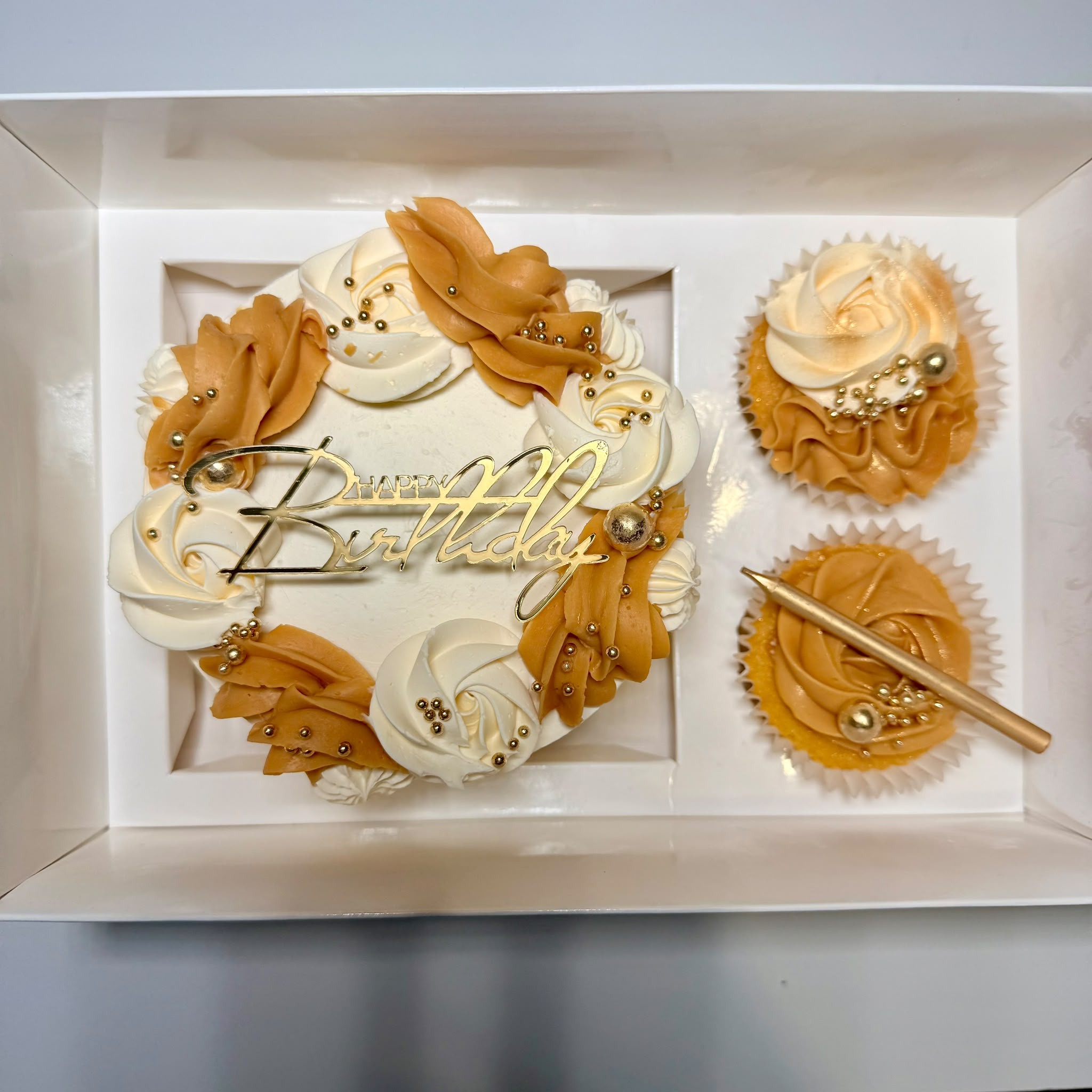 Birthday cake set with cupcakes by Lamour Bakes